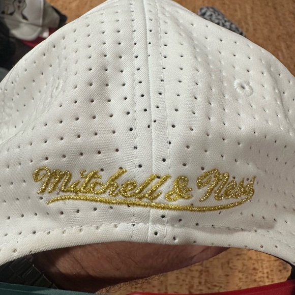 Mitchell & Ness Raptors Limited Edition Hat - Picture 4 of 4